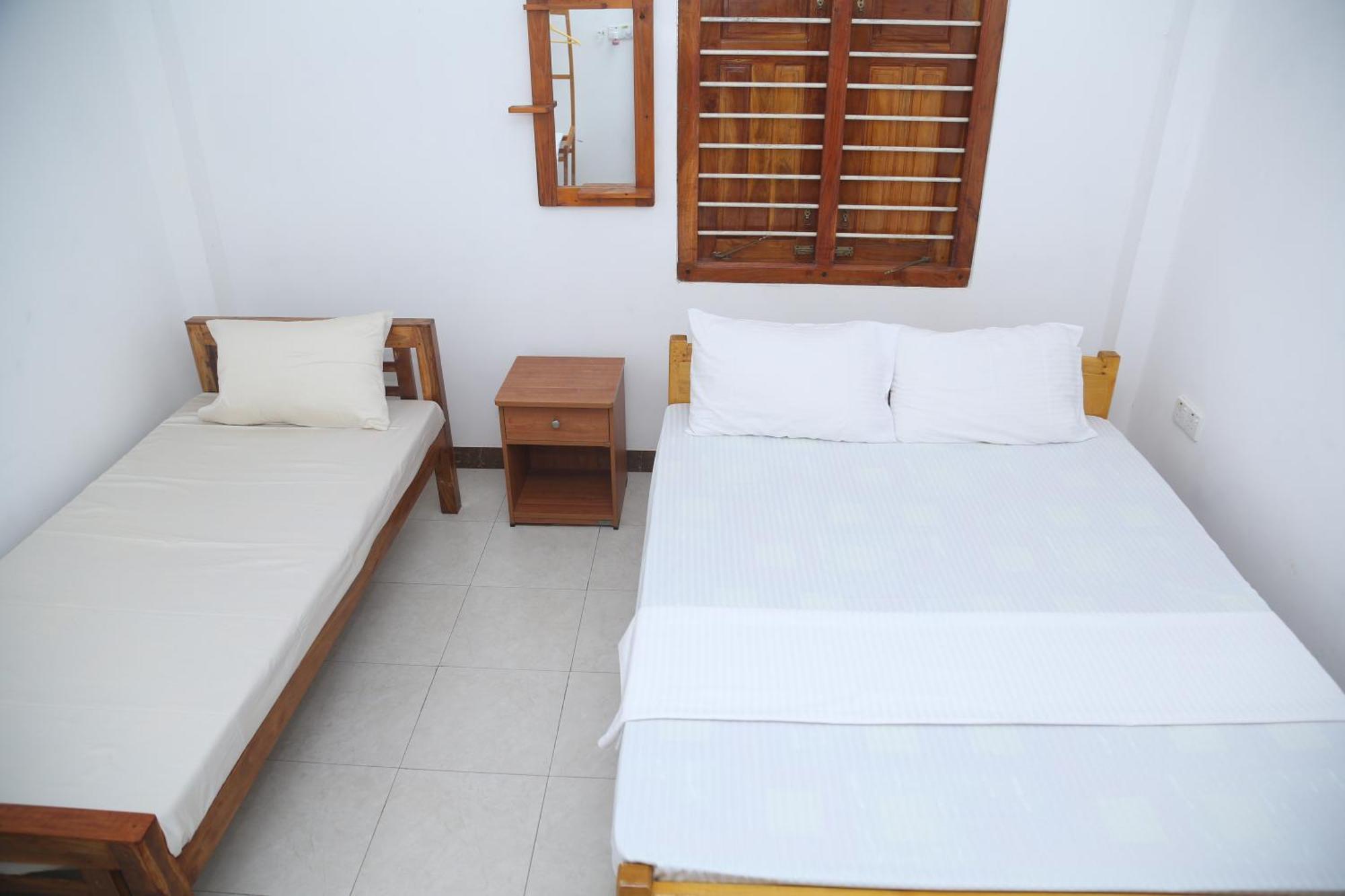 Rose Fort Homestay Джафна Екстериор снимка